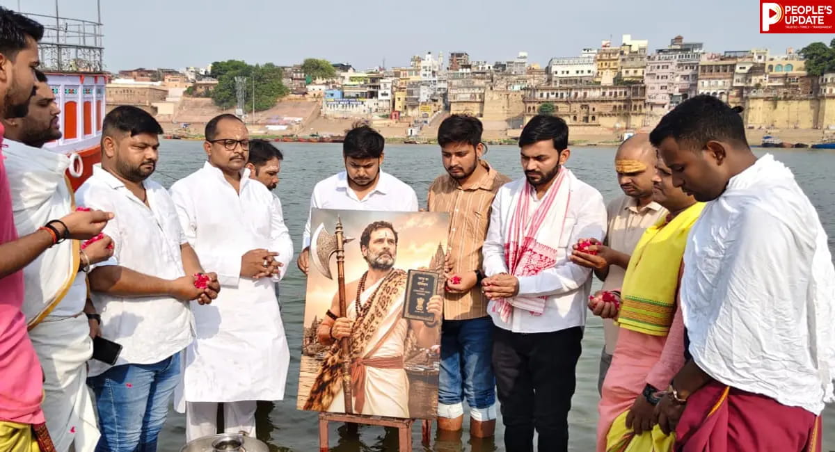 राहुल गांधी को बनाया भगवान परशुराम, समर्थकों ने की प्रधानमंत्री बनने की कामना, गंगा में किया दुग्धायभिषेक