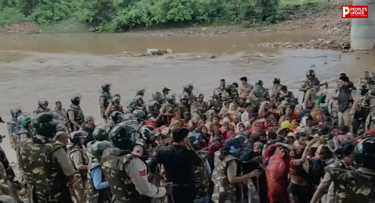 16 दिन बाद खत्म हुआ नदी का आंदोलन, तड़के पहुंची पुलिस, अमित भटनागर हिरासत में