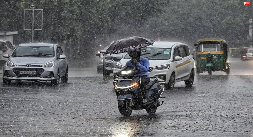 देशभर में बारिश का अटैक! दिल्ली-NCR बेहाल, 15 राज्यों में बारिश की चेतावनी, IMD ने जारी किया अलर्ट