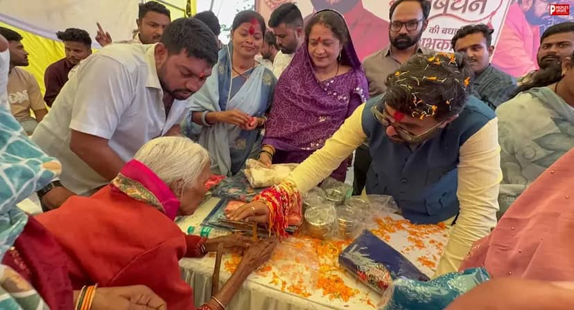 राखियों से सजा सांसद का मंच! सैकड़ों बहनों ने बांधा रक्षा सूत्र, बंटी साहू बोले- आपका आशीर्वाद ही मेरी असली ताकत