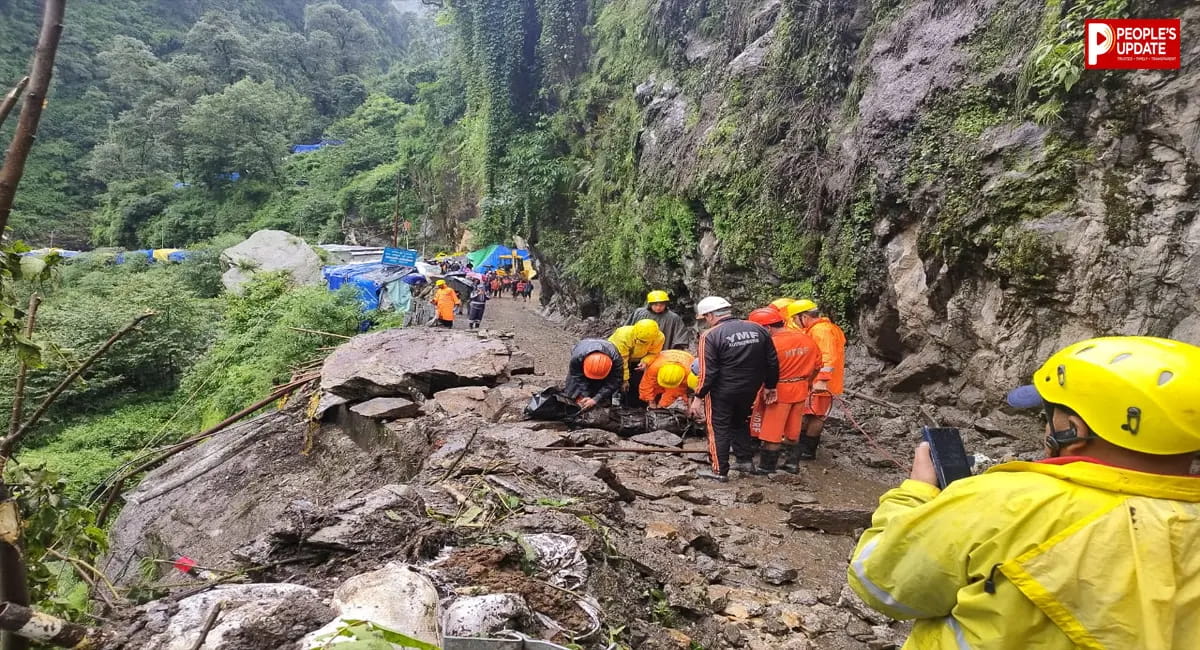 केदारनाथ यात्रा मार्ग पर टूटा पहाड़, 5 साल के मासूम की मौत! रातभर चला रेस्क्यू, 1500 यात्री निकाले गए सुरक्षित