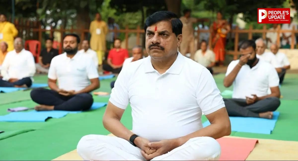 बड़वानी जिले के गायत्री धाम में CM मोहन यादव ने योग के साथ दिया जीवन का मंत्र, बोले- मन में जलाएं अच्छाई का दीप!