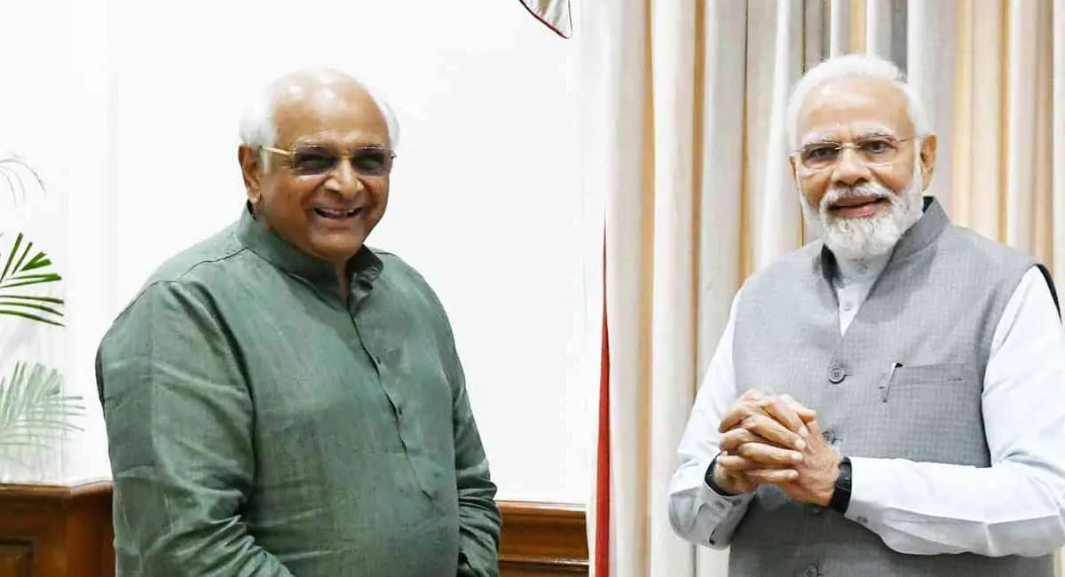 गुजरात सरकार में हुआ बड़ा फेरबदल,16 मंत्रियों ने दिया इस्तीफा, कल साढ़े 11 बजे नई कैबिनेट का शपथ ग्रहण समारोह