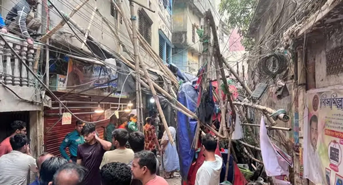 3 की मौत, झटके से झुकी 10 मंजिला इमारत