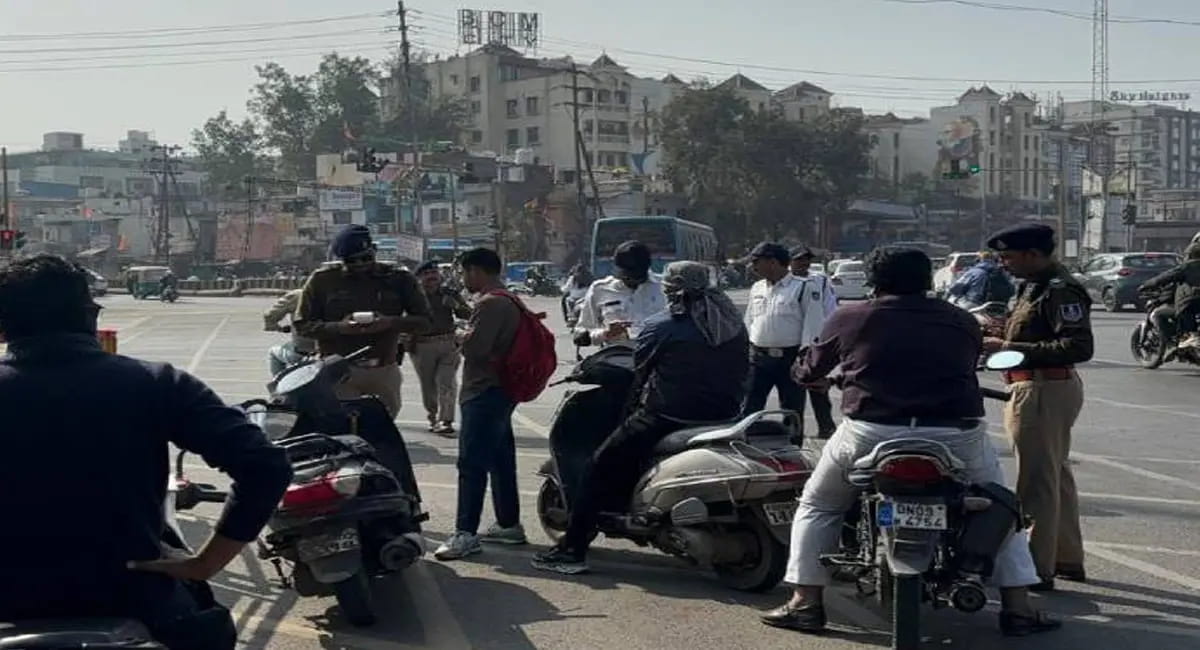 इंदौर में ट्रैफिक पुलिस एक्शन में दिखी, एक दिन में 605 दुपहिया वाहनों के चालान बनाएं