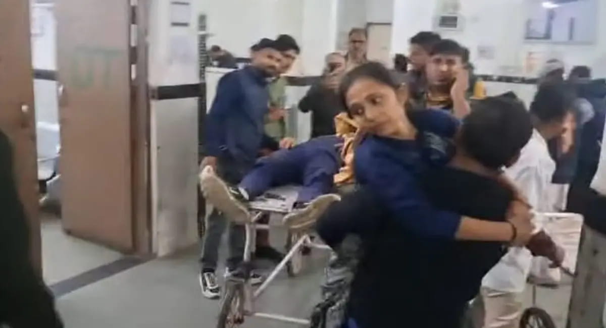 भोजन के बाद 8 लोगों की तबीयत बिगड़ी, जिला अस्पताल में भर्ती