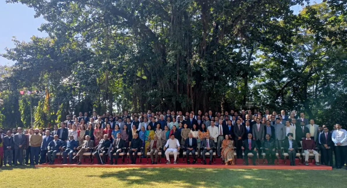 अफसरों से बोले सीएम डॉ. यादव-आप तो पहले समझ जाते हैं 'इसको कैसे चलाना है'