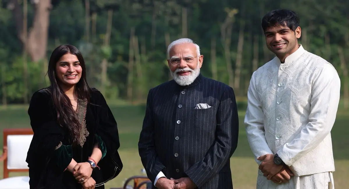 पत्नी हिमानी संग PM मोदी से की मुलाकात
