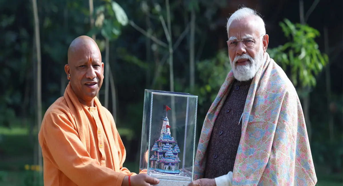 योगी दिल्ली में PM मोदी से मिले, दोनों डिप्टी CM पहले से मौजूद