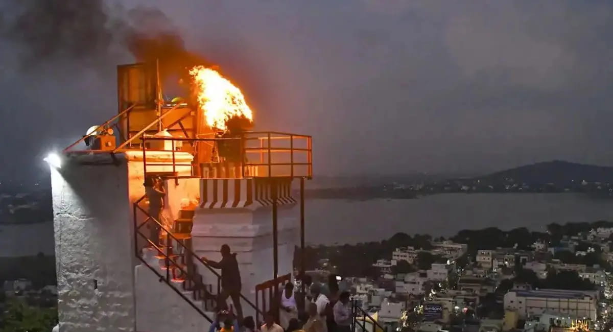 हाईकोर्ट ने पहाड़ी पर दीप जलाने का फैसला बरकरार रखा, न्यायाधीश बोले- इसे राजनीतिक रंग न दे