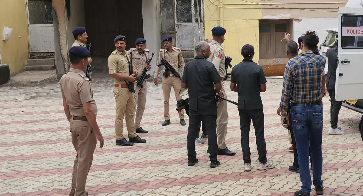 UP में ट्रेन उड़ाने की खबर, सभी मामलों की जांच जारी
