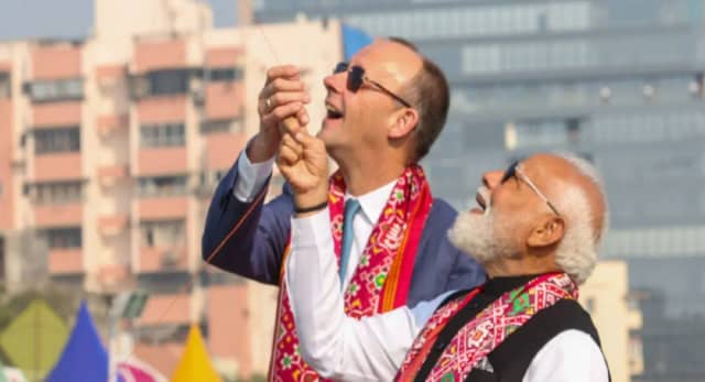 PM मोदी की जर्मन चांसलर से मीटिंग, पतंग में आजमाए हाथ, फ्रेडरिक बोले- मोदी ने मुझे गुजरात बुलाया, यह बहुत स्पेशल