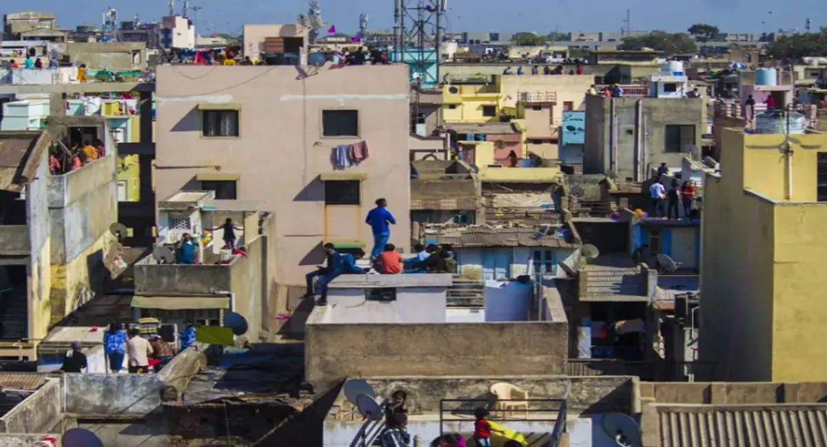 मकर संक्रांति के लिए तैयार अहमदाबाद, छत पर पतंगबाजी का किराया 1.5 लाख तक पहुंचा, खाना-पीने की सुविधा भी शामिल