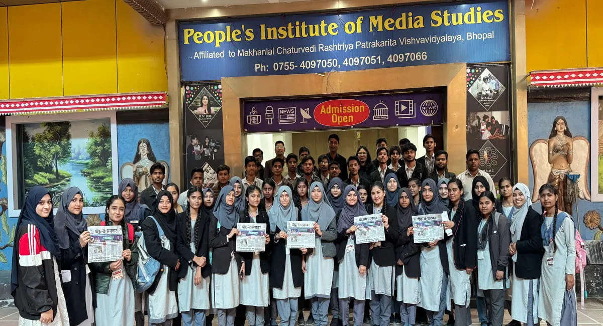 न्यू सिल्क हायर सेकेंडरी स्कूल के छात्रों ने जाना कैसे काम करती है मीडिया, समझी Edit और हेडलाइन की बारीकी