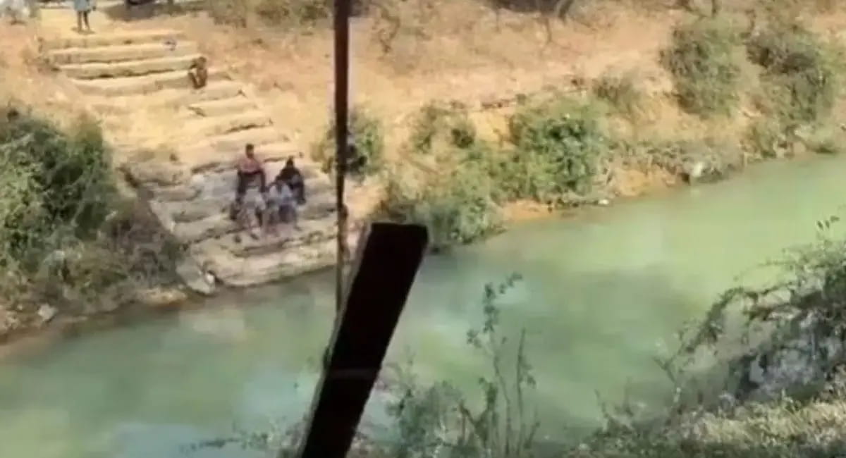 रातों-रात 60 फीट का पुल उड़ा ले गए चोर, गैस कटर- LPG सिलेंडर की मदद से एक-एक हिस्से को काटा