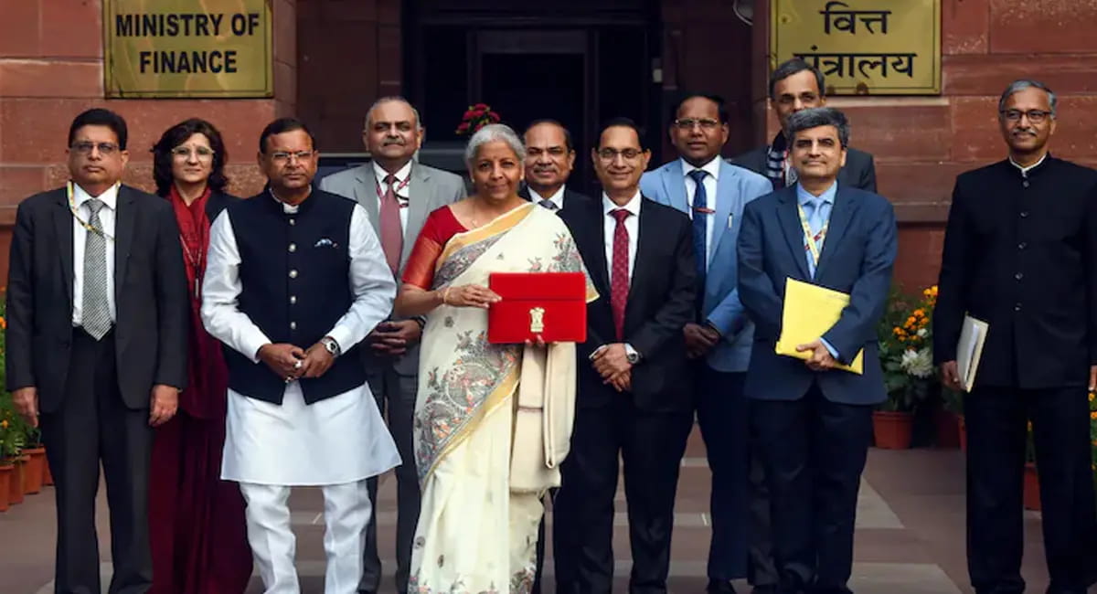कभी संबलपुरी तो कभी हेैंडलूम साड़ी, वित्त मंत्री हर बजट पर पहनती है अलग-अलग राज्यों की खास साड़ी