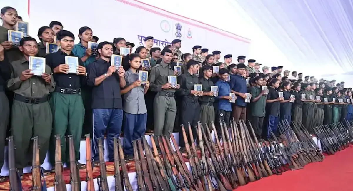 सरकार ने संसद में दी जानकारी, आत्मसमर्पित नक्सलियों को अब ये मिल रही सुविधाएं