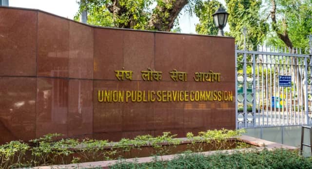 भर्ती परीक्षा नोटिफिकेशन में स्पेलिंग, ग्रामर सहित गलतियों की लंबी लिस्ट, यूजर्स ने आयोग को जमकर सुनाया