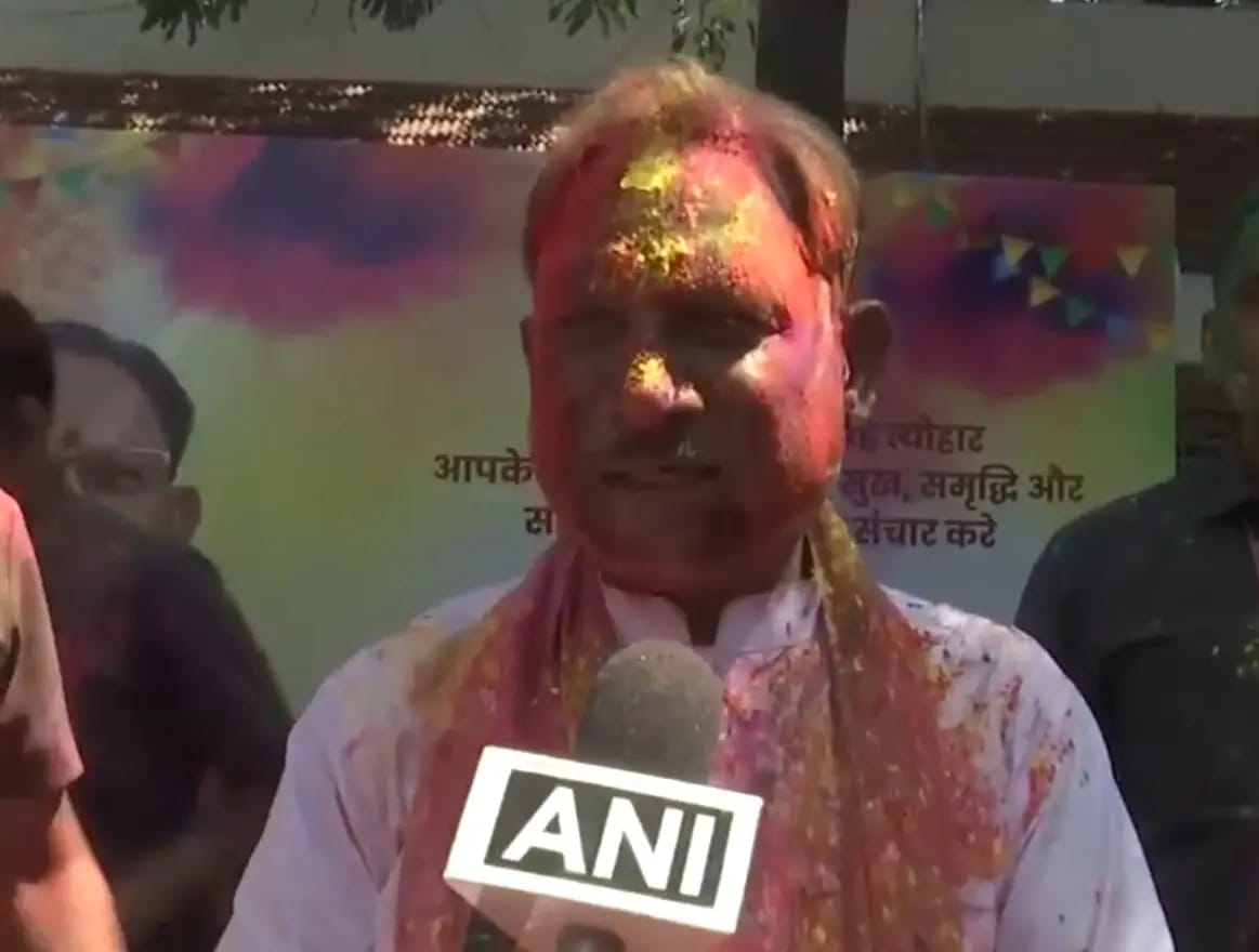 सीएम साय ने पुलिस जवानों संग खेली होली