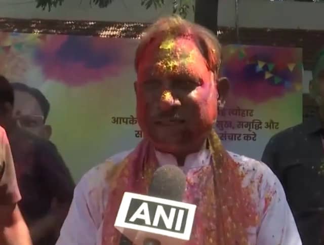 सीएम साय ने पुलिस जवानों संग खेली होली