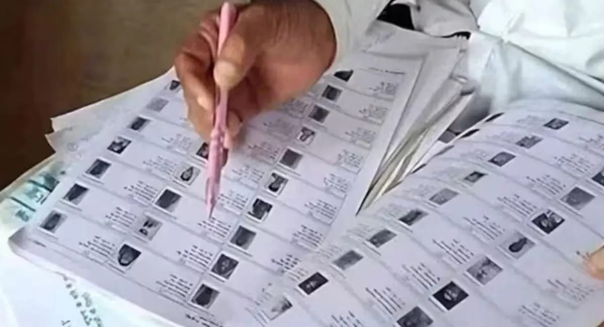मालदा में चुनाव ऑफिस का घेराव, कई वाहनों में तोड़फोड़, सड़कों पर आगजनी