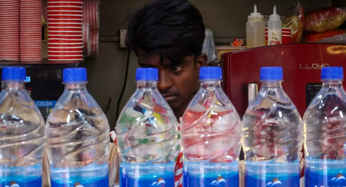 LPG सिलेंडर के बाद अब पैकेज्ड पानी भी होगा महंगा? महाराष्ट्र की 20 % यूनिट में काम बंद
