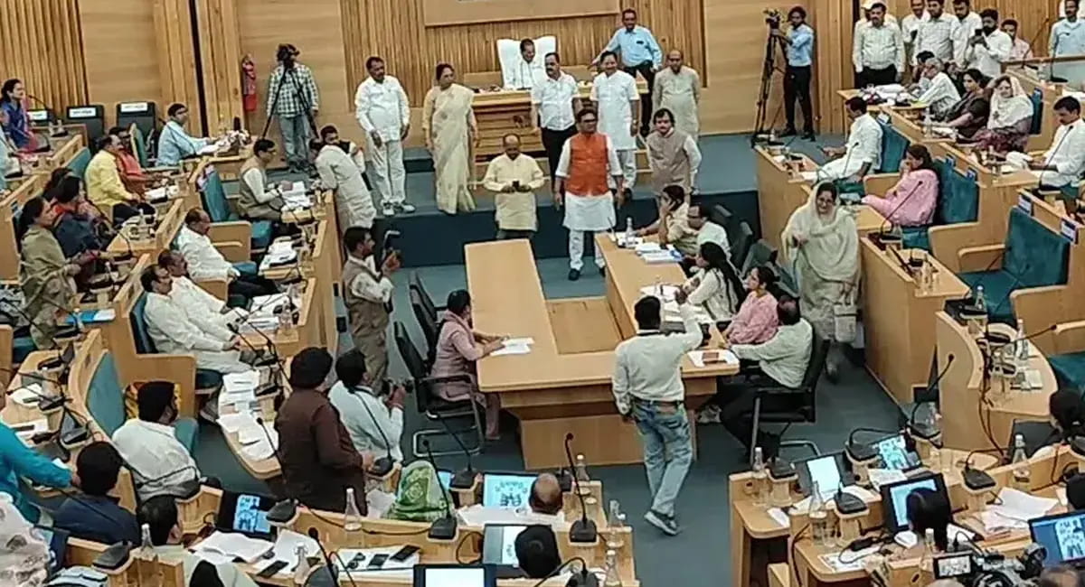 बजट सम्मेलन में वंदे मातरम नहीं गाने पर विवाद, सभापति और दो पार्षदों के बयान दर्ज हुए, जानें पूरा मामला