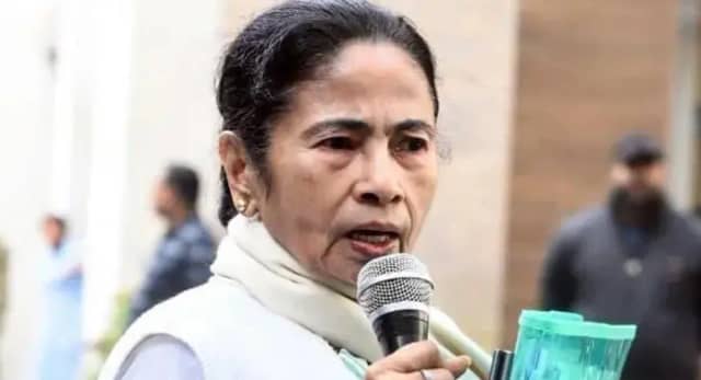 I-PAC का ऑफिस बंद, 1300 कर्मचारियों को रोका गया