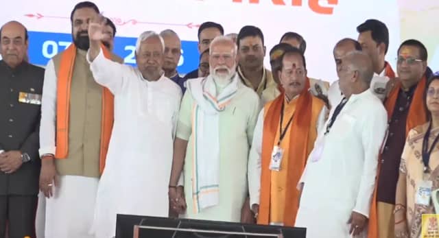 नीतिश के बेटे सहित 32 मंत्रियों ने शपथ ली, JDU से 3 महिला मंत्री बनी