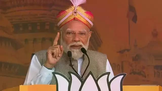 बेंगलुरु से कांग्रेस पर बरसे पीएम मोदी, बोले- सत्ता बदली तो DMK की पीठ में छुरा घोंप दिया, पार्टी झूठी गारंटी पर टिकी