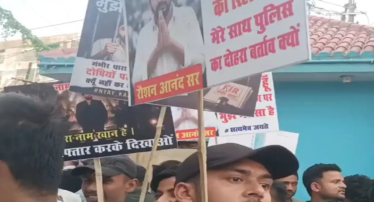 समर्थन में छात्रों का मार्च; खान सर पर भी बढ़ा दबाव