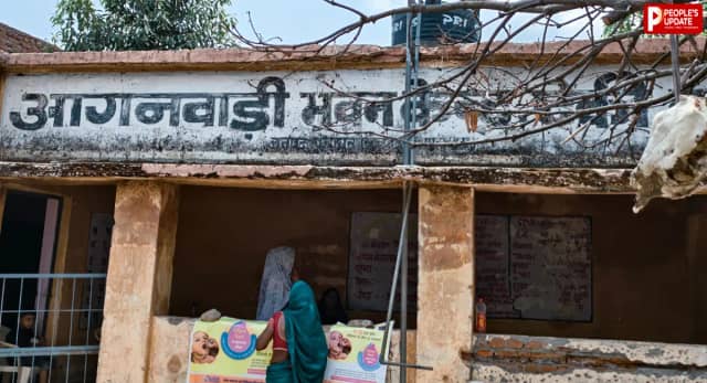जर्जर आंगनबाड़ी में पढ़ने को मजबूर मासूम, छत टपक रही, दीवारों में दरारें