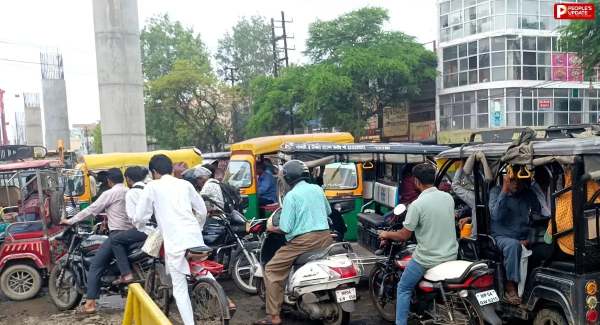 भोपाल में मेट्रो निर्माण कार्य को लेकर लोगों की बढ़ी मुसीबतें, कमर, पीठ, गर्दन और कंधे के दर्द के मरीज तेजी से बढ़ें