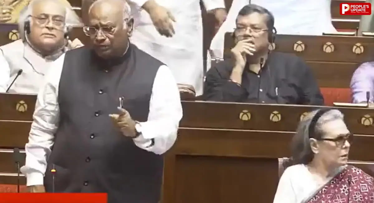 मकर द्वार पर इंडिया ब्लॉक- भाजपा आमने- सामने हुई, प्रियंका ने जमकर की नारेबाजी
