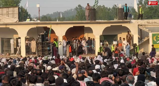 17 की मौत, भारत बोला- दुनिया की आंख में धूल झोंक रहा पाक