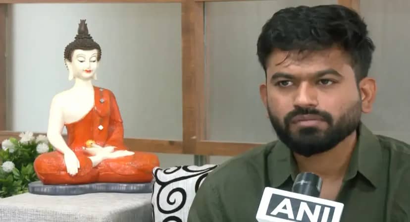 दिल्ली पुलिस पर बरसे अभिजीत दीपके, बोले- छात्रों को परेशान करने में व्यस्त पुलिस, अपराध रोकने पर ध्यान कब?