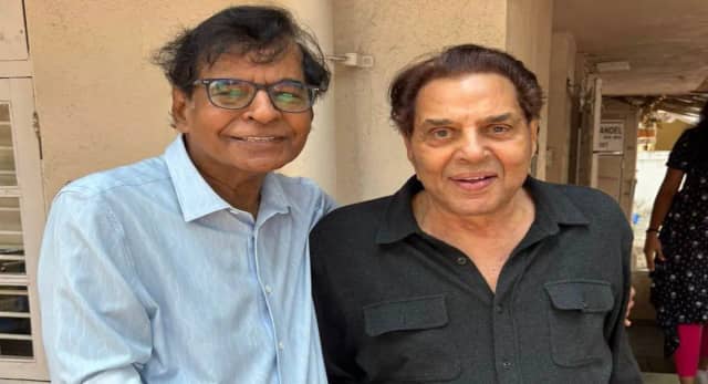 राज खोसला से बोले धर्मेंद्र-पंडित जी को 'चरणामृत' पिलाया है, अब मैं फोटो खींचूंगा