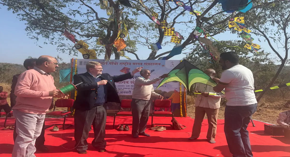 आसमान में ड्रैगन, ईगल और एरोप्लेन का हुआ जोरदार मुकाबला