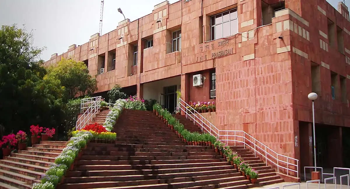 JNU कैंपस में मचा बवाल, LEFT और ABVP में खूनी झड़प