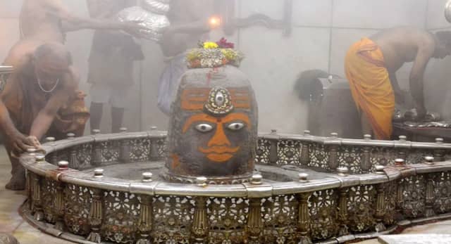 बाबा महाकाल की शरण में पहुंचे पूर्व उपराष्ट्रपति जगदीप धनखड़
