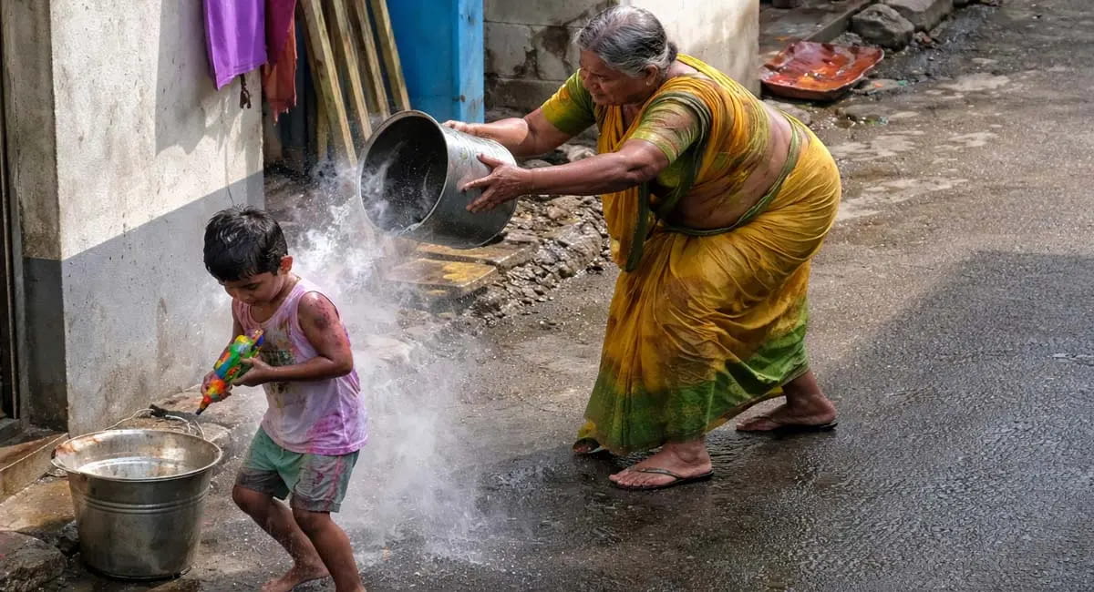 होली खेल रहे बच्चे पर डाला खौलता पानी