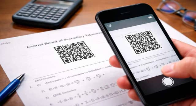 CBSE मैथ्स पेपर का QR स्कैन करते ही बजने लगा गाना