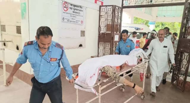 रेत माफिया का आतंक, वन आरक्षक को ट्रैक्टर से रौंदा