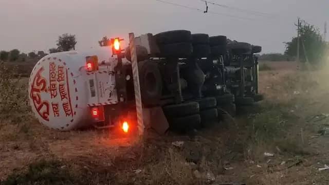 लॉरी से भिड़ी बोलेरो, 8 तीर्थयात्रियों की दर्दनाक मौत