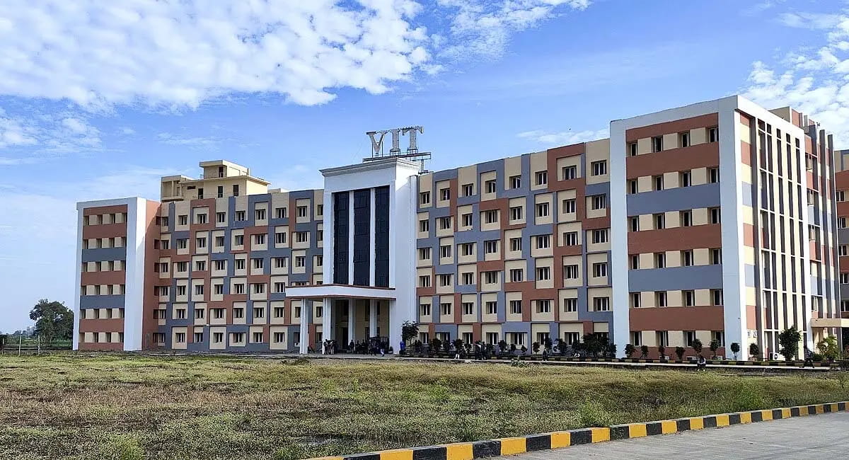 टाइफाइड से 250 से ज्यादा छात्र बीमार, जांच के घेरे में पूरा कैंपस