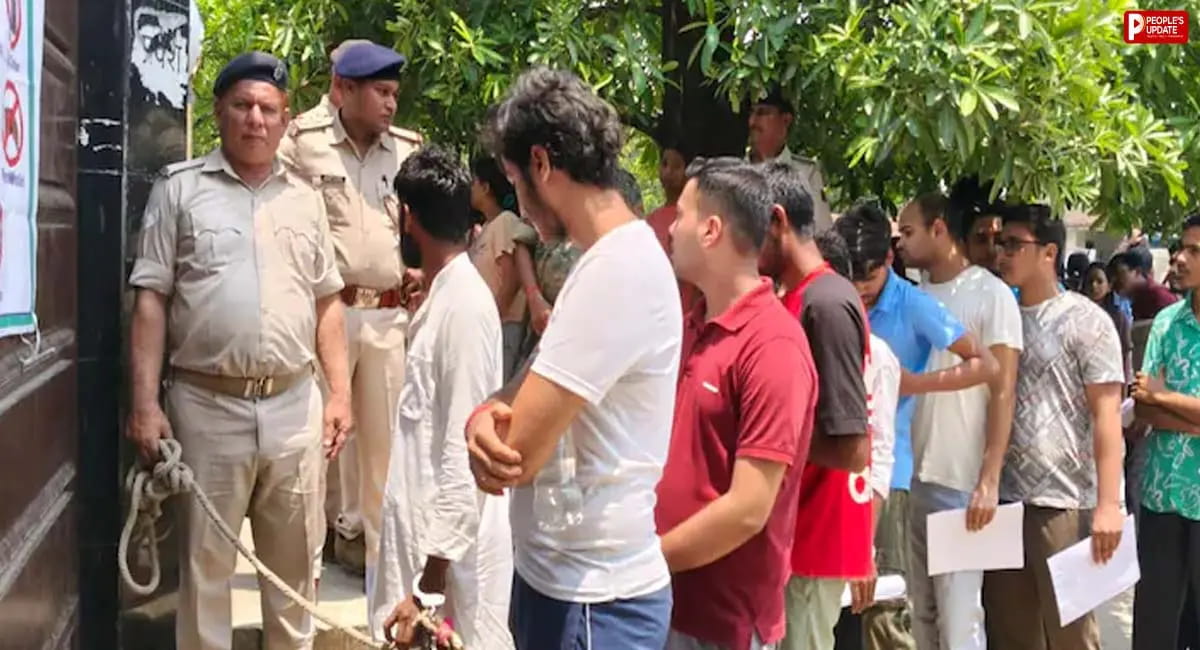 हथकड़ी लगाए कैदी को सेंटर पर देख लोग हैरान, सीतामढ़ी से आया अनोखा मामला
