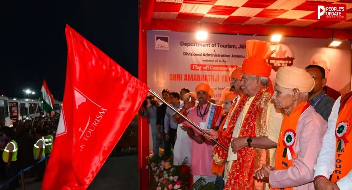 जम्मू से रवाना हुआ पहला जत्था, उपराज्यपाल मनोज सिन्हा ने दिखाई हरी झंडी