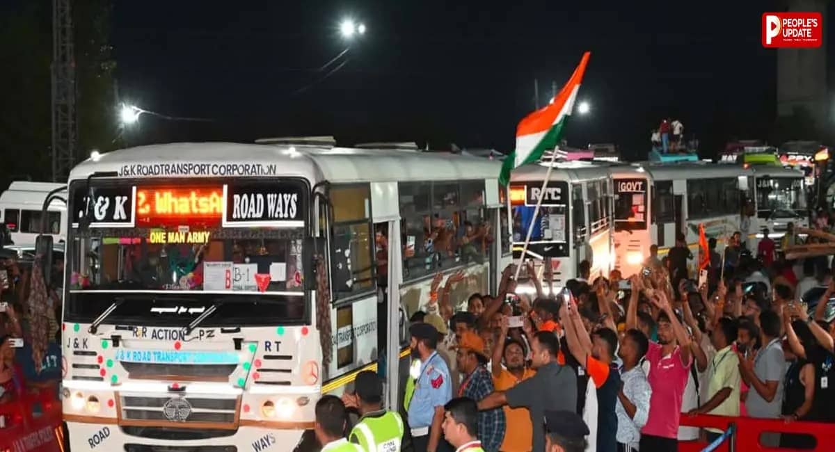 जम्मू से रवाना हुआ पहला जत्था, उपराज्यपाल मनोज सिन्हा ने दिखाई हरी झंडी