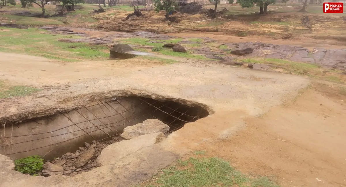 कुछ ही दिनों में बीच से टूटकर बिखरा, ग्रामीणों ने लगाए घटिया निर्माण के आरोप