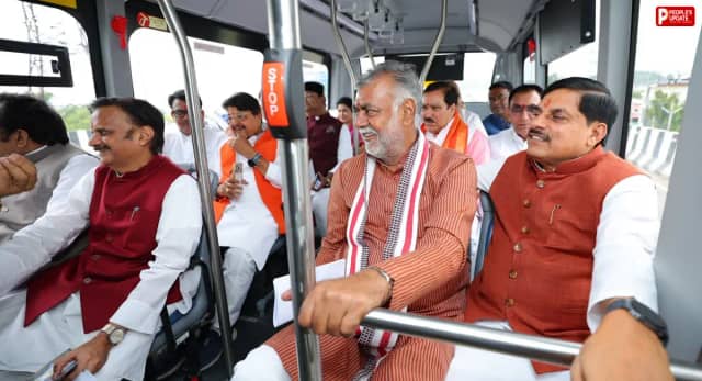 'न लालबत्ती, न सरकारी तामझाम...' इलेक्ट्रिक बस से जगदीशपुर पहुंचे CM डॉ. मोहन यादव समेत सभी मंत्री